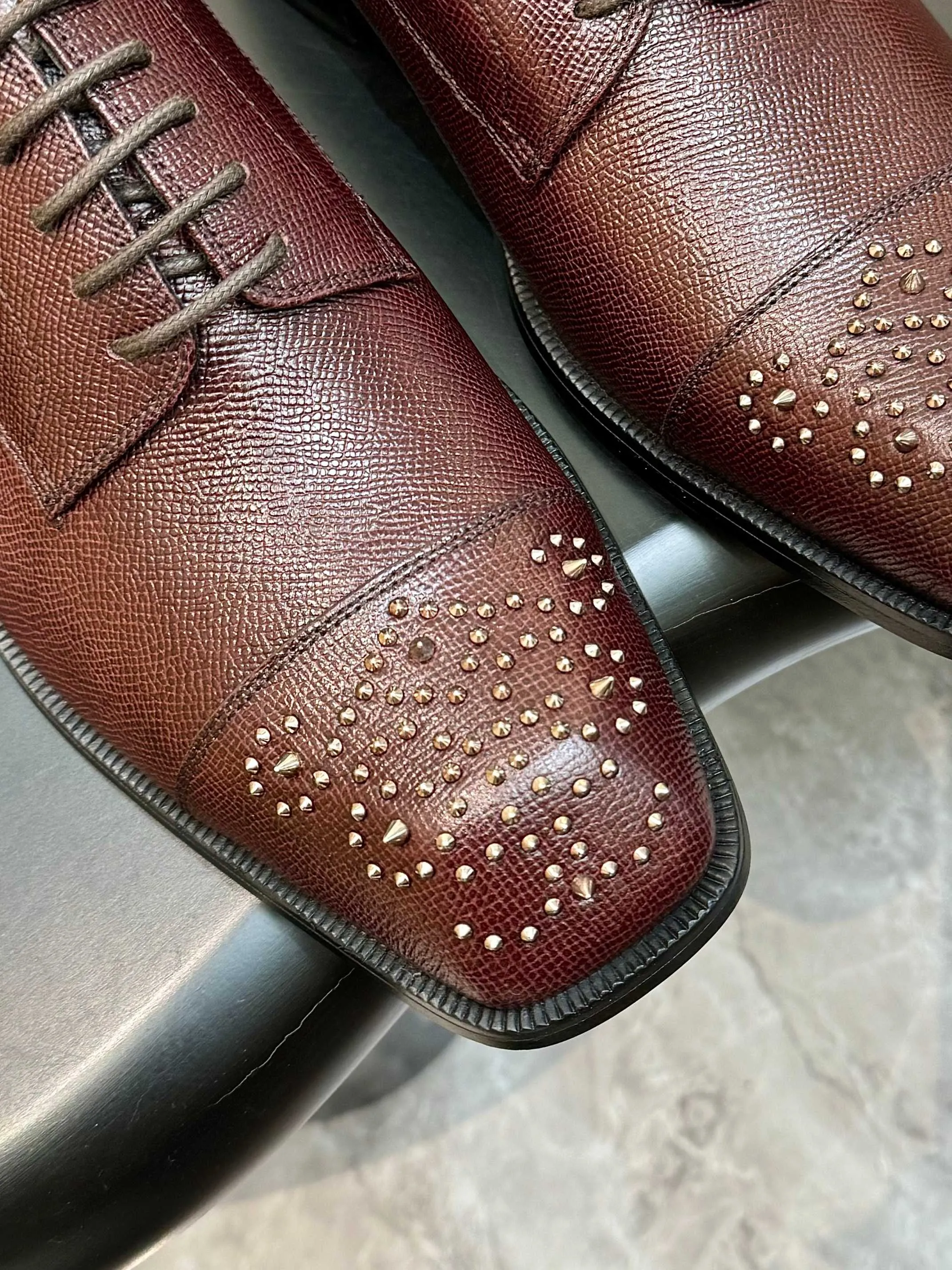 [CL red sole shoes] Top P: 1020💰 Size 39-44 (⚠️38.45.46.47 custom-made, non-returnable and non-exchangeable) 🆑High-end men's business formal leather shoes, original authentic top quality goods ••✅💯 Top original order purchasing agent! Original imported patterned cowhide ➕Imported cowhide lining ➕Cowhide feet ➕Original leather outsole~🉑️Feel free to compare the authentic ones!